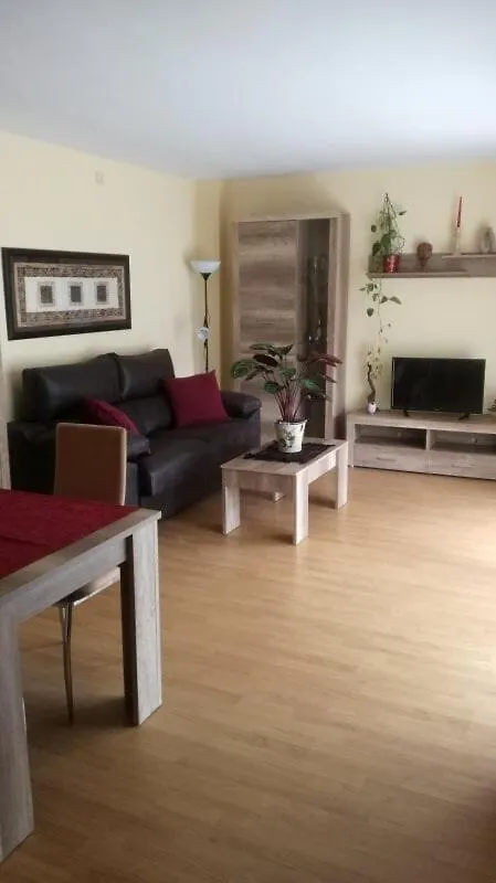 Gran Apartamento: Oasis Privado con Jardín y Piscina Cambrils