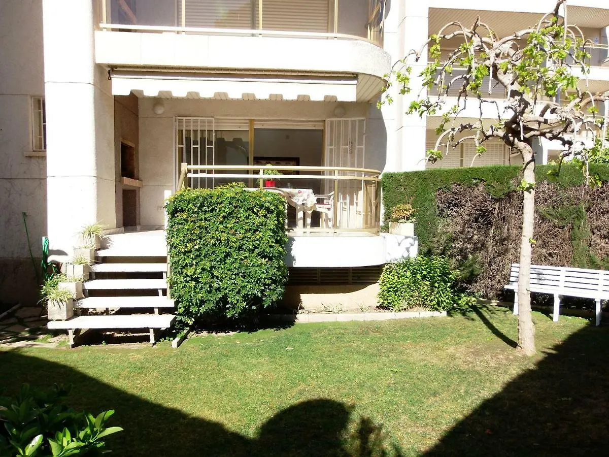 Gran Apartamento: Oasis Privado con Jardín y Piscina Cambrils Spain